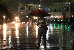 West Bengal Weather Update: পূর্বাভাস মিলিয়ে নিম্নচাপের জেরে শুরু বৃষ্টি, আরও বাড়বে দুর্যোগ, জলযন্ত্রণায় ফের দুর্ভোগ হবে নিত্যযাত্রীদের
