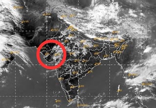 Gujarat Rain: વીજળીના કડાકા-ભડાકા સાથે ધોધમાર વરસાદની આગાહી, જાણો લેટેસ્ટ અપડેટ