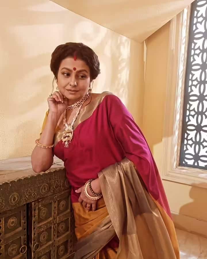 अभिनेत्री ने बताया कि एक व्यक्ति जो उसके प्रेमी रहीम को अच्छी तरह से जानता था, उसने उसे अपने साथ सोने के लिए आमंत्रित किया।
