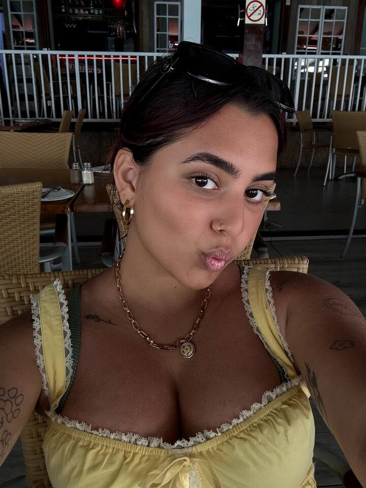 She embraced golden hour like a pro, sharing soft, glowing snapshots that had fans swooning.