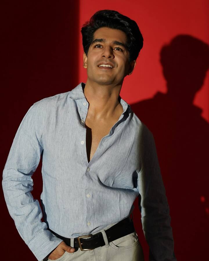 शान आर. ग्रोवर एक उभरते हुए एक्टर और मॉडल हैं, जिन्होंने अपनी स्टाइल और परफॉर्मेंस से यूथ के बीच पॉपुलैरिटी हासिल की.