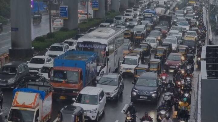 बोरिवली ते वांद्रे एक तासाचा प्रवास मात्र वाहन चालकांना या वाहतूक कोंडीमुळे अडीच ते तीन तासांमध्ये प्रवास करावा लागत आहे.