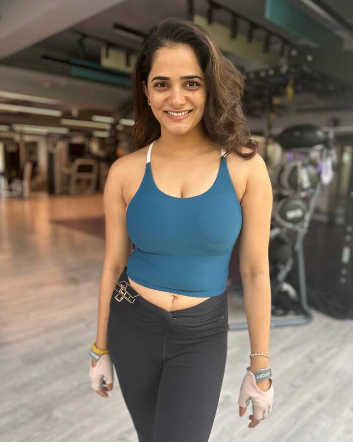 मात्र, माझं लग्न झालेलं नाही. तो फक्त साखरपुडा होता. जो नंतर मोडला.