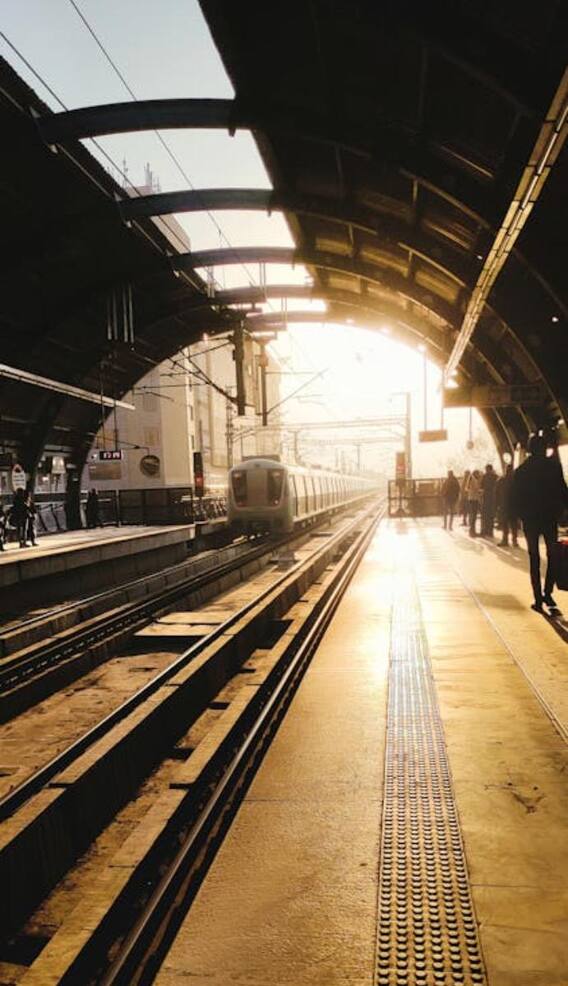 एक दिन में कितने यूनिट बिजली खा जाती है दिल्ली मेट्रो?