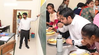 Mancherial News: టీచర్గా మారిన మంచిర్యాల జిల్లా కలెక్టర్, అనంతరం విద్యార్థులతో కలిసి భోజనం