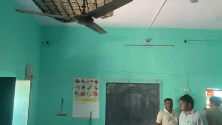 WATCH: Ceiling Plaster Falls At Govt School In UP’s Hapur, 4 Students Injured WATCH: Ceiling Plaster Falls At Govt School In UP’s Hapur, 4 Students Injured