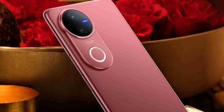 Vivo V60 को लेकर खबर है कि इसे 12 अगस्त को लॉन्च किया जाएगा. इसमें 6.67 इंच की 1.5K AMOLED डिस्प्ले, 120Hz रिफ्रेश रेट और Snapdragon 7 Gen 4 चिपसेट मिलने की उम्मीद है. इसकी कीमत भारत में 40,000 रुपये से कम हो सकती है.