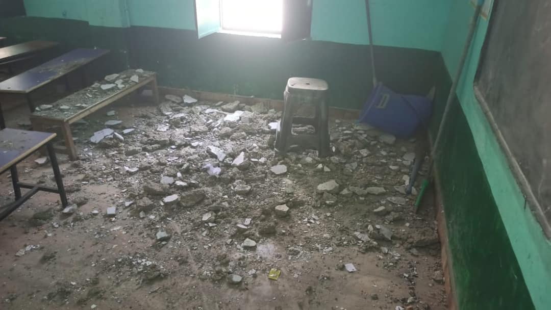 Hapur primary school roof collapsed 4 students injured Investigation team formed ann Hapur News: हापुड़ में प्राइमरी स्कूल की छत का लेंटर गिरा, 4 छात्र हुए घायल, जांच के लिए टीम गठित