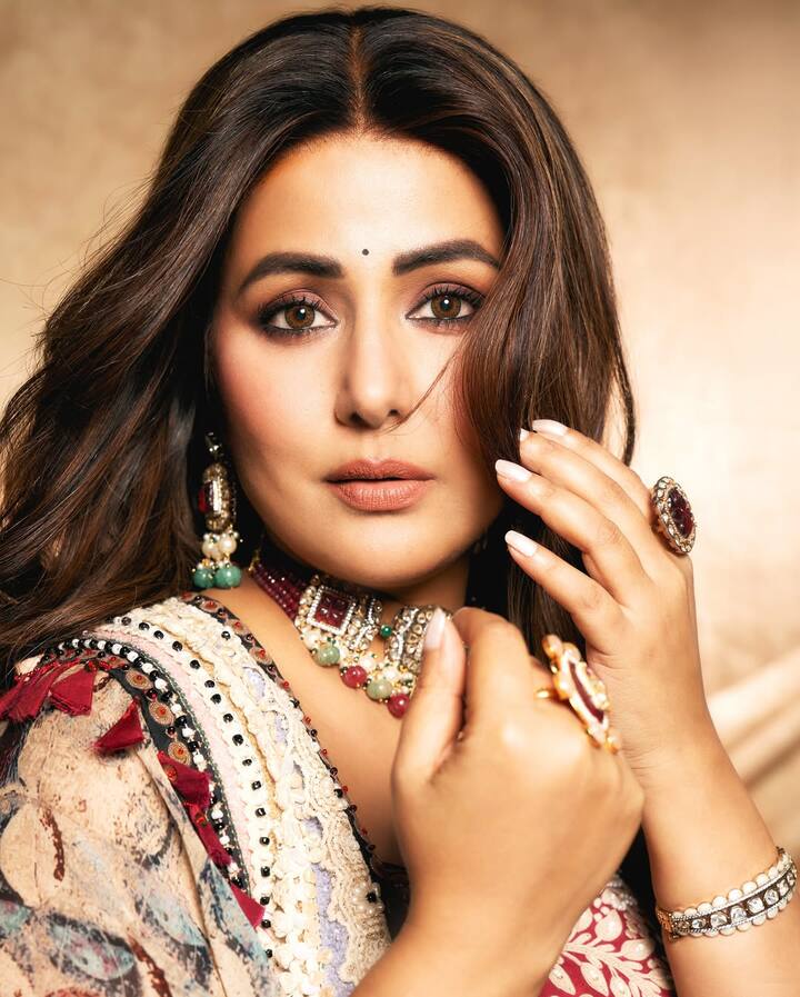 The hair is left open in soft waves. Makeup is nude and glossy, nude lips are giving soft and classy touch to this entire look.