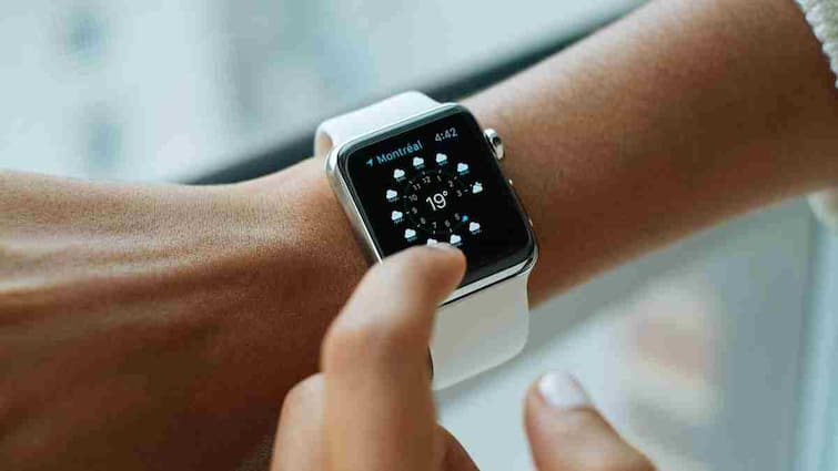 If you want to give gift to sister on Rakshabandhan, you can think on these smartwatches, get tremendous features