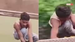 Video: पकड़े जाने पर ट्रेन के गेट से लटका चोर, यात्रियों को दी पैर खींचने की धमकी, देखें वीडियो