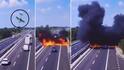 Plane Crashes Into Highway Video: आपत्कालीन लँडिंग करण्याचा प्रयत्न, विमान थेट हायवेवर कोसळलं; विमानाच्या भडक्यात  दोन भरधाव कारही स्फोटाने हवेत उडाल्या
