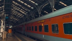 क्या पूरी ट्रेन बुक करवा कर कहीं भी ले जा सकते हैं आप? इसके लिए क्या है नियम