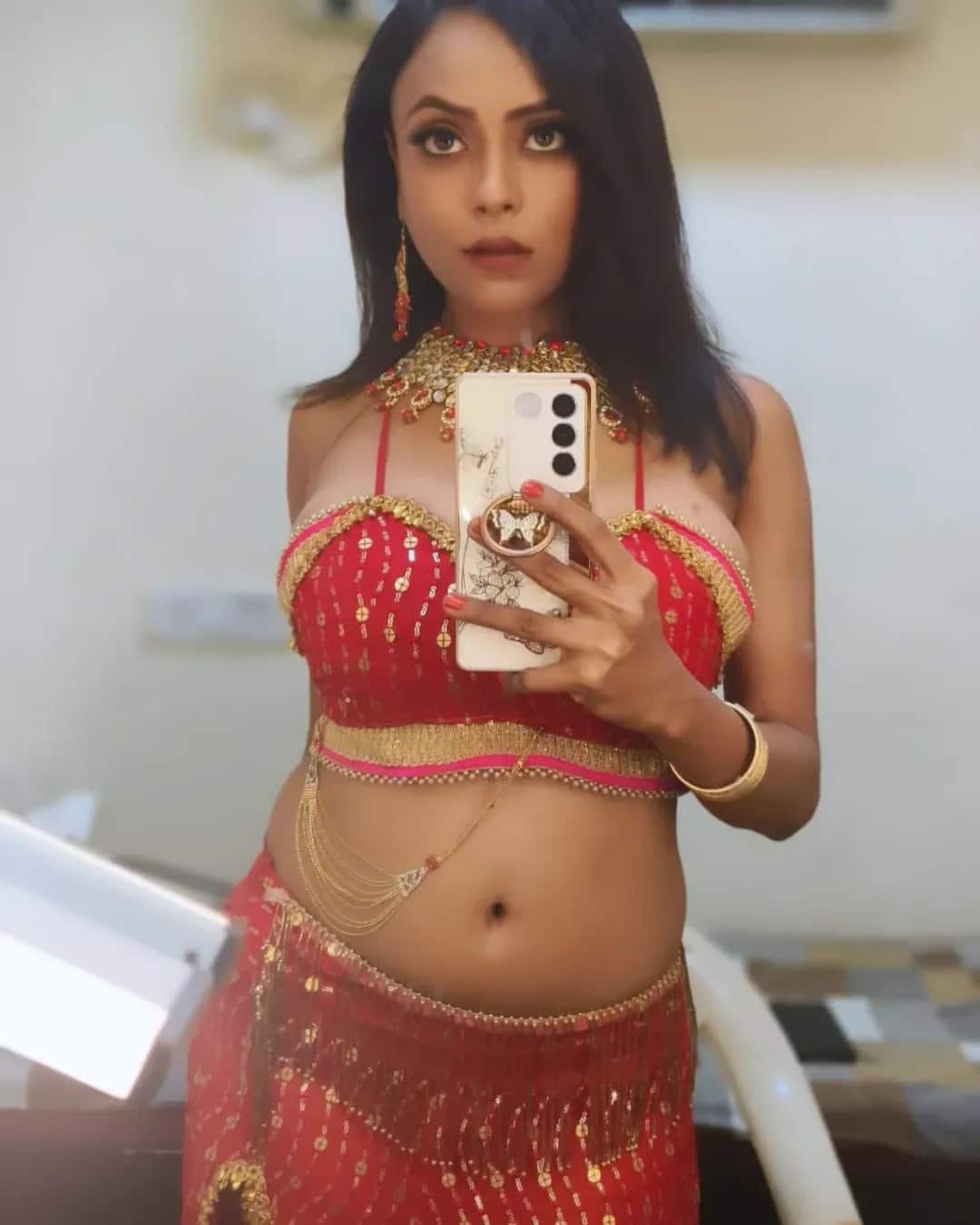 Dirty talk Fame Nehal Wadolia recently told in an interview that what is the reaction of his parents on the intimate scene. You can guess from his social media posts how glamorous he is in real life.