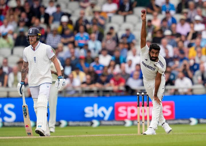 इंग्लंडविरुद्धच्या चौथ्या कसोटी सामन्याच्या पहिल्या डावात त्याने 33 षटकांत 112 धावा देऊन 2 विकेट घेतल्या.