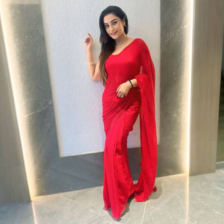 Popular TV actress Rati Pandey was away from the screen for a long time. Now reports are saying that the actress will be seen in Bigg Boss 19. If this news is true, then the actress will return to the TV screen through this show and for the fans it is no less than a good news.