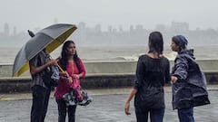Mumbai Lashed By Heavy Rain,Waterlogging Disrupts Commute; IMD Issues Yellow Alert Till August 18