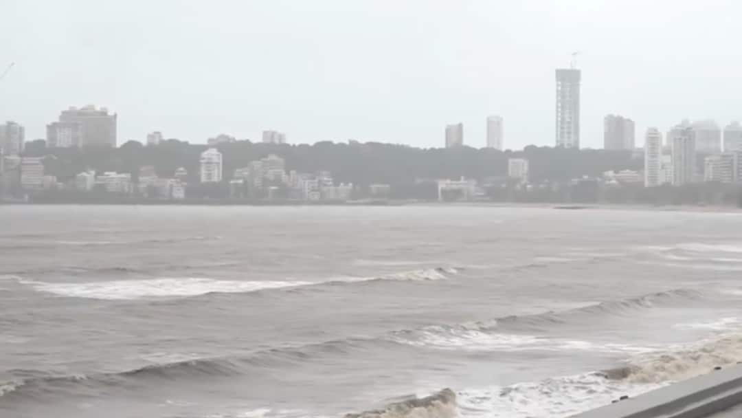 Mumbai High Tide Alert For Today, IMD Issues Warning For Heavy Rain Too Double Trouble For Mumbai As IMD Issues High Tide, Heavy Rain Alert