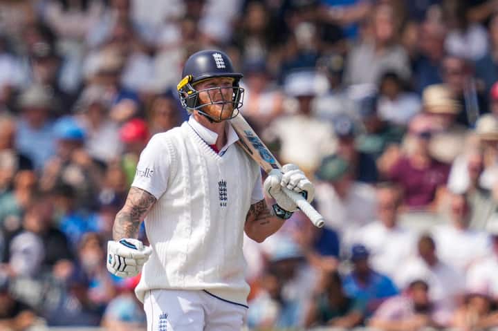 ম্যাঞ্চেস্টারে ভারত বনাম ইংল্যান্ডের চতুর্থ টেস্ট ম্যাচ চলছে। সেই ম্যাচের প্রথম ইনিংসে ব্যাটে, বলে জ্বলে উঠলেন ইংল্যান্ড অধিনায়ক বেন স্টোকস।