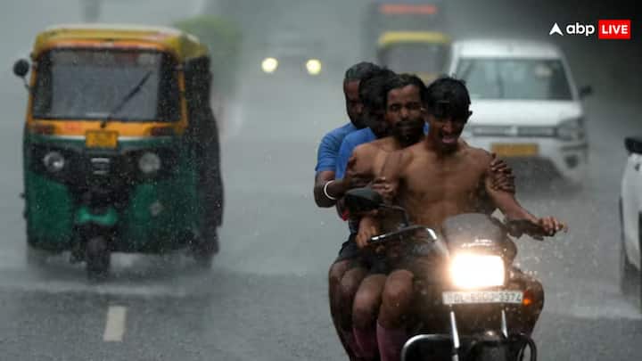 भारत के दक्षिणी भाग की बात करें, तो मौसम विभाग ने तमिलनाडु में 27 जुलाई, केरल और माहे में 27 से 30 जुलाई, उत्तरी इंटीरियर कर्नाटक में 26 और 27 जुलाई, साउथ इंटीरियर कर्नाटक में 26 से 29 जुलाई, तटीय कर्नाटक में 26 जुलाई से 1 अगस्त, आंध्र प्रदेश और यनम में 26 जुलाई को भारी बरसात का अलर्ट जारी किया है.
