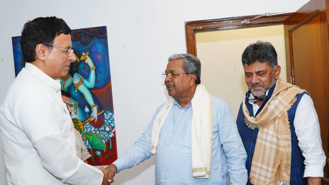 Karnataka Bhavan Tussle: DyCM’s Officer Accuses CM’s Aide Of Threat And Assault Attempt Karnataka Bhavan Tussle: DyCM’s Officer Accuses CM’s Aide Of Threat And Assault Attempt