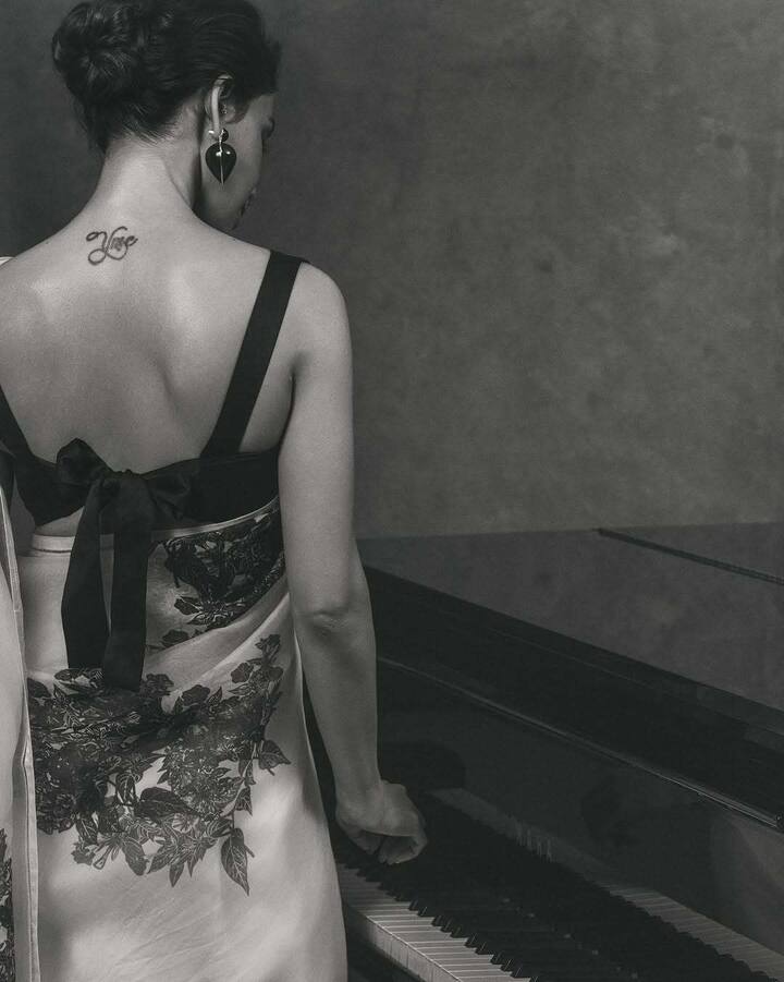 ఫస్ట్ మూవీ 'ఏ మాయ చేశావే'తోనే బ్లాక్ బస్టర్ హిట్ అందుకున్న సమంత ఆ తర్వాత స్టార్ హీరోయిన్‌గా మారారు. ఇటీవల సిటాడెల్ వెబ్ సిరీస్‌తో ప్రేక్షకుల ముందుకు వచ్చారు. Image Source: Instagram