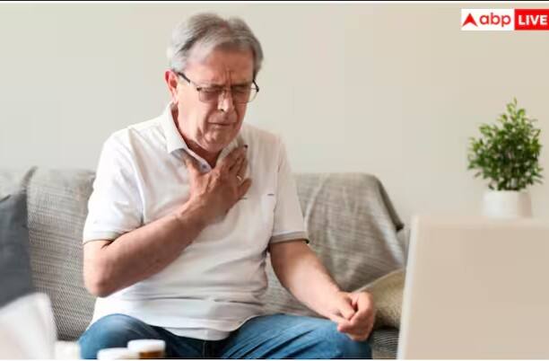 ਆਪਣੇ ਆਪ ਨੂੰ ਆਰਾਮਦਾਇਕ ਸਥਿਤੀ ਵਿੱਚ ਰੱਖੋ: ਡਾਕਟਰੀ ਮਦਦ ਆਉਣ ਤੱਕ ਆਪਣੀ ਊਰਜਾ ਬਚਾਉਣਾ ਮਹੱਤਵਪੂਰਨ ਹੈ। ਜੇਕਰ ਤੁਸੀਂ ਖੜ੍ਹੇ ਹੋ, ਤਾਂ ਤੁਰੰਤ ਬੈਠੋ ਜਾਂ ਲੇਟ ਜਾਓ। ਆਪਣੀ ਪਿੱਠ ਦੇ ਭਾਰ ਲੇਟਣਾ ਅਤੇ ਆਪਣੀਆਂ ਲੱਤਾਂ ਨੂੰ ਥੋੜ੍ਹਾ ਉੱਚਾ ਰੱਖਣਾ ਸਭ ਤੋਂ ਵਧੀਆ ਹੈ। ਇਸ ਨਾਲ ਦਿਲ 'ਤੇ ਦਬਾਅ ਘੱਟਦਾ ਹੈ ਅਤੇ ਖੂਨ ਸੰਚਾਰ ਵਿੱਚ ਸੁਧਾਰ ਹੁੰਦਾ ਹੈ।