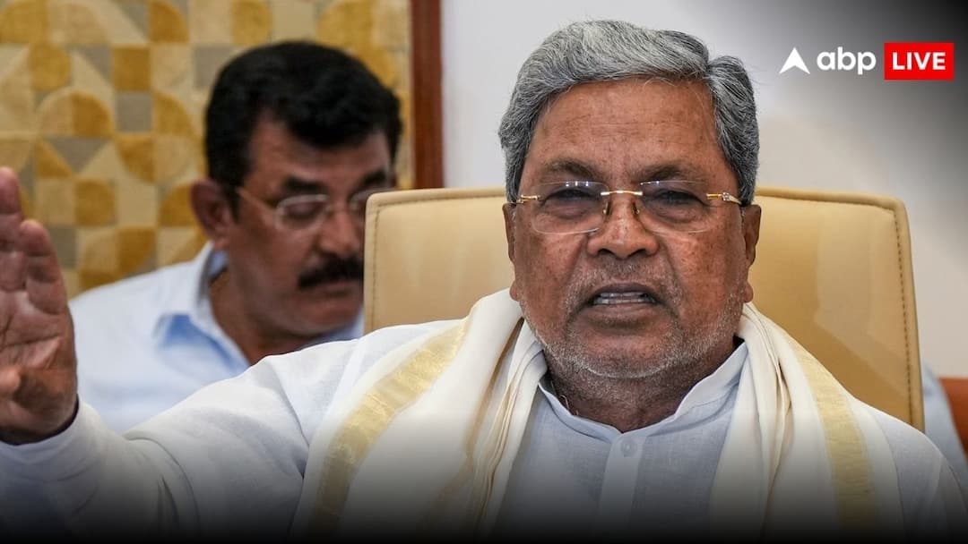 'मेरे पिता के कामों ने मैसूर राजा को पीछे छोड़ दिया', CM सिद्धारमैया के बेटे के बयान पर छिड़ा बवाल karnataka cm siddaramaiah son Yatindra compared his father work better than Mysuru Former Ruler faced criticism 'मेरे पिता के कामों ने मैसूर राजा को पीछे छोड़ दिया', CM सिद्धारमैया के बेटे के बयान पर छिड़ा बवाल