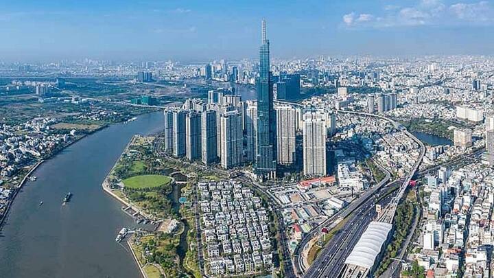 हो ची मिन्ह सिटी, वियतनाम का एक शहर है. यह दलदली जमीन पर बसा हुआ है. समुद्र तल से इसकी ऊंचाई भी बहुत ज्यादा नहीं है. वैज्ञानिकों की आशंका है कि यह 2030 तक डूब जाएगा.