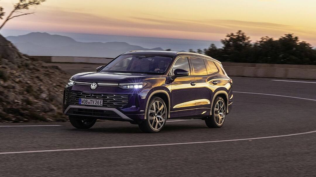 Toyota Fortuner Rival SUV Volkswagen Tayron Spotted Testing India Premium SUV Expected Launch Price Details Automobile News Fortuner Rival SUV: குவாலிட்டிக்கு பெயர் போன ஃபோல்க்ஸ்வாகன் - ஃபயரா வரும் டெய்ரான், எதிரி யார் தெரியுமா?