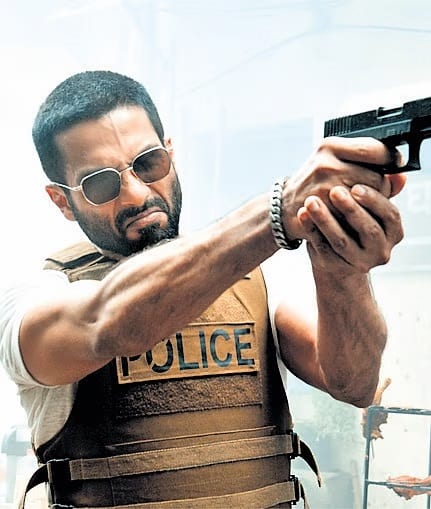 Deva - Shahid Kapoor's film 'Deva' has also been named in the list of flop films. The budget of the film was 50 crores and according to Caikanilk, it collected 34.02 crores at the box office.