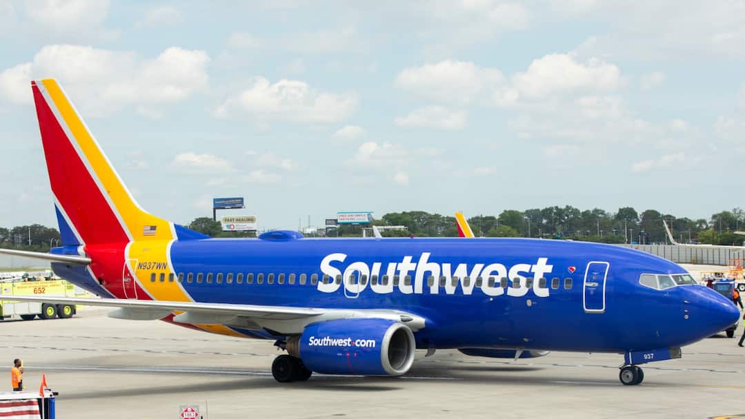 Southwest Flight Drops 400 Ft To Avoid Mid-Air Collision Hawker Hunter 1 Crew Member Injured VIDEO Southwest Flight Drops 400 Ft To Avoid Mid-Air Collision; 1 Crew Member Injured: VIDEO