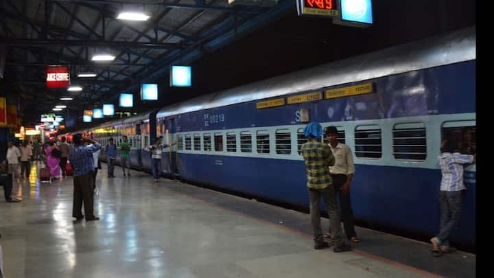 उसके बाद तय फीस भरकर रिक्वेस्ट जमा करनी होती है. पेमेंट के लिए 6 दिन का वक्त मिलता है. नहीं तो फिर आपका आवेदन कैंसल हो सकता है. अगर आप ऑफलाइन आवेदन करना चाहते हैं तो जिस स्टेशन से ट्रेन शुरू होती है. वहां के रिजर्वेशन ऑफिस में जाना होगा.