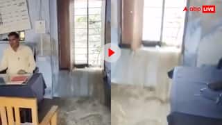 शर्मनाक! स्कूल बना नाला, पानी के तेज बहाव में ड्यूटी कर रहे शिक्षक- वीडियो देख भड़के यूजर्स