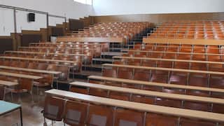 Engineering: காத்து வாங்கும் இன்ஜினியரிங் கல்லூரிகள்.. 142 காலேஜ்ல ஒருத்தர் கூட சேரல..!