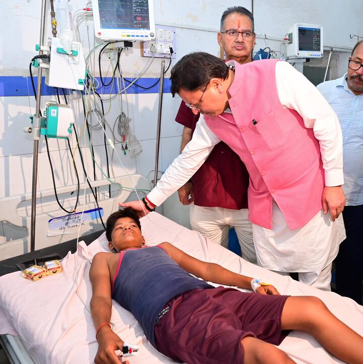 मुख्यमंत्री ने कहा कि मृतकों और घायलों के परिजनों को इस घटना के बारे में सूचित किया जा रहा है. उन्होंने कहा कि घायलों और मृतकों के परिजनों को हरिद्वार से उनके गृह नगर तक भेजने की व्यवस्था उत्तराखंड सरकार द्वारा की जाएगी.