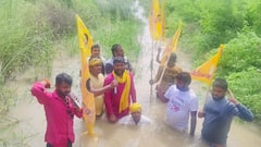 बस्ती में किसानों की समस्या को लेकर सुभासपा का 'जल सत्याग्रह', प्रशासन के खिलाफ की नारेबाजी