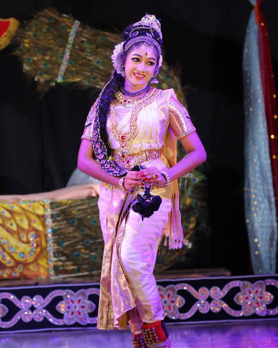 Akshara Devalla: 14 ఏళ్ల అక్షర దేవళ్ల అద్భుత ప్రతిభ ! సత్యభామే దిగివచ్చిందా అనిపించేలా ప్రదర్శన , భామాకలాపంలో రికార్డులు!