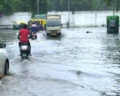 Photo: અમદાવાદમાં ભારે વરસાદથી જળબંબાકાર,1 વાગ્યા સુધી રેડ એલર્ટ