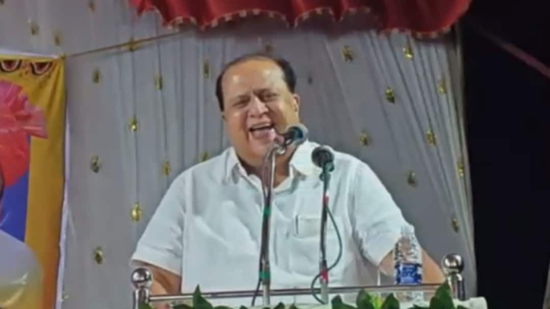 Hasan Mushrif on Farmers Loan waiver: मी मुख्यमंत्री झालो तर प्रामाणिकपणे कर्ज भरणाऱ्या शेतकऱ्यांना 1 लाख रुपये अनुदान देईन: हसन मुश्रीफ Hasan Mushrif says Farmers loan waiver not possible due to Ladki Bahin Yojana at Kolhapur rally Hasan Mushrif on Farmers Loan waiver: मी मुख्यमंत्री झालो तर प्रामाणिकपणे कर्ज भरणाऱ्या शेतकऱ्यांना 1 लाख रुपये अनुदान देईन: हसन मुश्रीफ