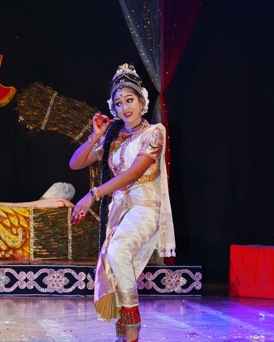 Akshara Devalla: 14 ఏళ్ల అక్షర దేవళ్ల అద్భుత ప్రతిభ ! సత్యభామే దిగివచ్చిందా అనిపించేలా ప్రదర్శన , భామాకలాపంలో రికార్డులు!