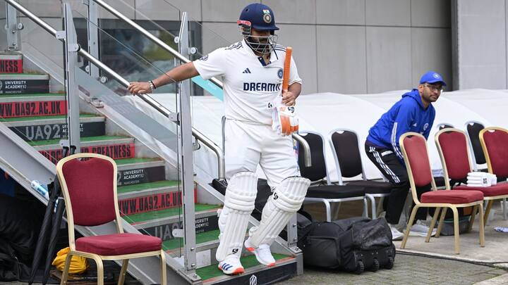 ওই অবস্থাতেই কার্যত এক পায়ে দাঁড়িয়ে অর্ধশতরান করেন পন্থ। দ্বিতীয় ইনিংসেও পন্থ ব্যাট করবেন বলে জানান দলের ব্য়াটিং কোচ সীতাংশু কোটাক।