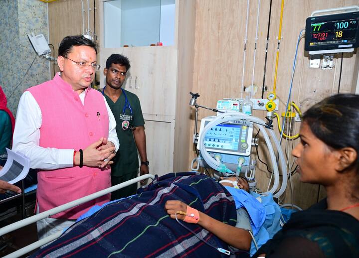 इसके बाद में मीडिया से बातचीत करते हुए मुख्यमंत्री ने हादसे पर गहरा दुख जताया और कहा कि दुख की इस घड़ी में राज्य सरकार पीड़ितों के साथ है. सीएम धामी ने घायलों के शीघ्र स्वस्थ होने की कामना करते हुए कहा कि उन्होंने अधिकारियों को घायलों का समुचित इलाज कराने के निर्देश दिए हैं.