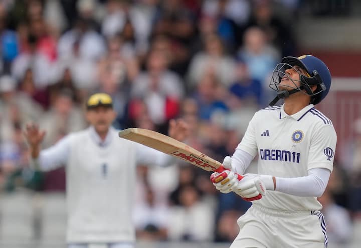 चौथ्या क्रमांकावर फलंदाजीसाठी आलेल्या शुभमन गिलने शतक झळकावले. मात्र, शतक झळकावल्यानंतर तो 103 धावा काढून बाद झाला.