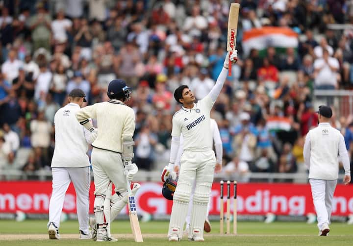 आतापर्यंत डेब्यू टेस्ट सिरीजमध्ये तीन-तीन शतकांची कामगिरी फक्त काही महान खेळाडूंनी केली होती. सर डॉन ब्रॅडमन, ग्रेग चॅपेल, विराट कोहली आणि स्टीव स्मिथ. पण गिलने त्यांनाही मागे टाकत इतिहास रचला आहे.