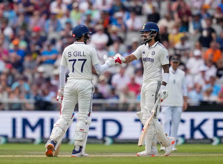 त्यानंतर गिलने बर्मिंगहॅम कसोटीत अनेक विक्रम मोडले. पहिल्या डावात त्याने 269 धावा केल्या. त्यानंतर दुसऱ्या डावात त्याच्या बॅटवरून 161 धावा आल्या.