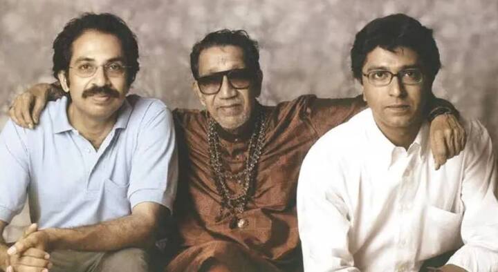 राज ठाकरे हे शिवसेनेत असताना अनेकदा मातोश्रीवर जायचे. राज ठाकरे हे लहानपणापासून बाळासाहेब ठाकरे यांच्यासोबत राहिले होते. त्यांच्याच मुशीत राज ठाकरे यांची जडणघडण झाली होती. त्यामुळे राज ठाकरे हे अनेकदा बाळासाहेब ठाकरे यांच्यासोबत मातोश्रीवर असायचे. मात्र, शिवसेना सोडल्यानंतर राज ठाकरे आणि मातोश्रीची ताटातूट झाली होती. मात्र, आता राज ठाकरे हे अनेक वर्षांनी मातोश्रीवर पाऊल ठेवणार आहेत. हा महाराष्ट्रातील राजकारणाच्या नव्या अध्यायाचा श्रीगणेशा ठरण्याची शक्यता आहे.