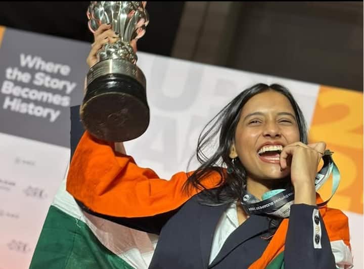FIDE Women World Cup Champion Divya Deshmukh : ఈ విజయంతో, దేశ్ముఖ్ ప్రతిష్టాత్మక టైటిల్ను గెలుచుకోవడమే కాకుండా, గ్రాండ్మాస్టర్గా అవతరించింది. ఈ టైటిల్ను గెలుచుకున్న నాల్గవ భారతీయ మహిళ ఆమె.