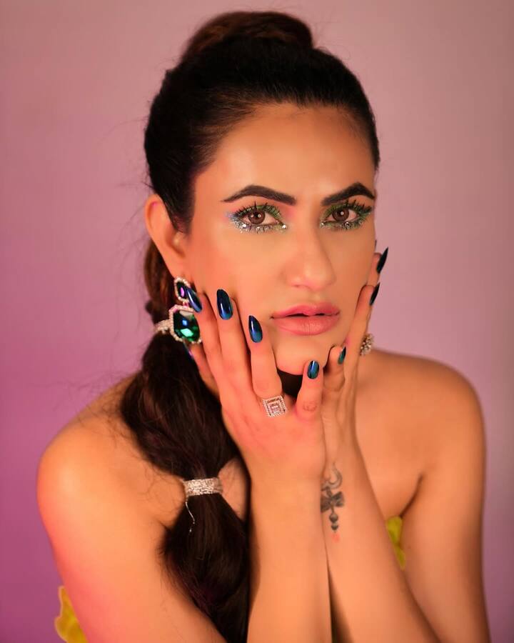 अब आपके मन में सवाल होगा कि आखिर कौन हैं रुचि गुज्जर? आपको बता दें, रुचि गुज्जर 2023 में मिस हरियाणा रह चुकी हैं. वो बतौर एक अभिनेत्री और मॉडल काम करती हैं. इंस्टाग्राम पर उनके 1 मिलियन फॉलोवर्स भी हैं. मूल रूप से एक्ट्रेस राजस्थान की रहने वाली हैं और मॉडलिंग के क्षेत्र में उन्होंने अपना बड़ा नाम बनाया है.