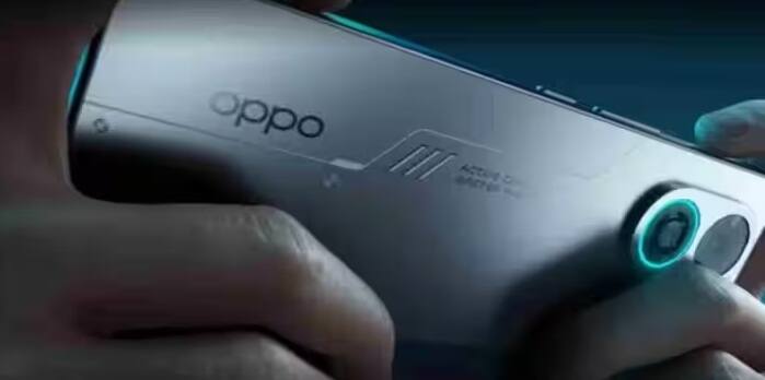 Oppo K13 Turbo અને Turbo Pro 15 થી 20 ઓગસ્ટની વચ્ચે લોન્ચ થઈ શકે છે. K13 માં ઇનબિલ્ટ કૂલિંગ ફેન અને RGB લાઇટિંગ જેવા ફીચર્સ મળી શકે છે. તેની કિંમત 25,000 રૂપિયાથી ઓછી હોઈ શકે છે અને Turbo Pro કિંમત 30,000 રૂપિયાથી ઓછી હોઈ શકે છે.